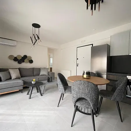 Apartment Gleaming Near Metro Mall Athens