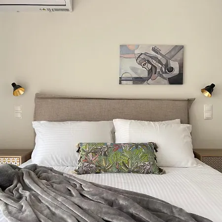 Apartment Gleaming Near Metro Mall