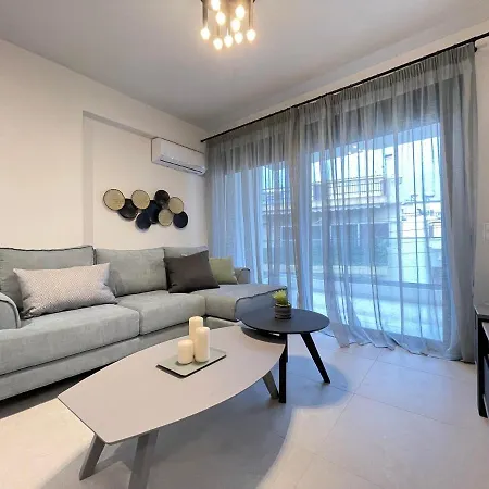 Apartment Gleaming Near Metro Mall