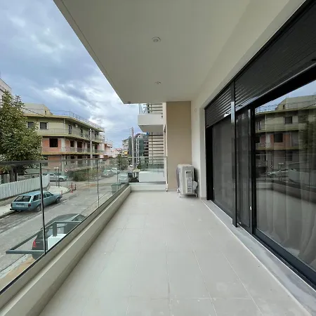 Apartment Gleaming Near Metro Mall *