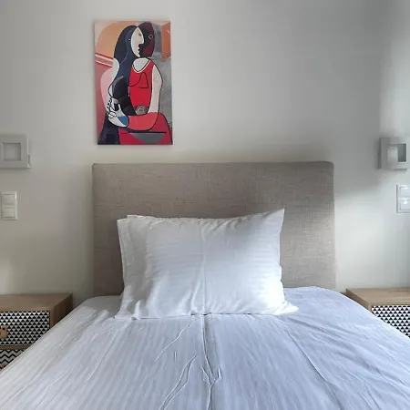 Apartment Gleaming Near Metro Mall