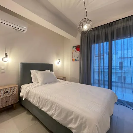 Apartment Gleaming Near Metro Mall