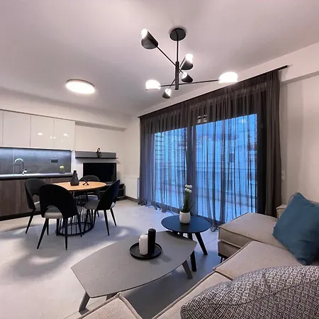 Apartment Gleaming Near Metro Mall